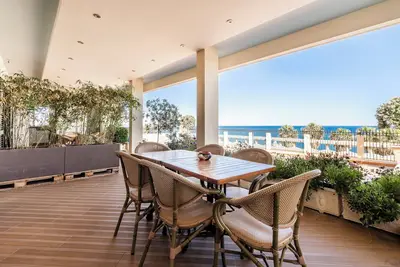 Image de Fabulous front-row Ocean view Apartment with large terrace