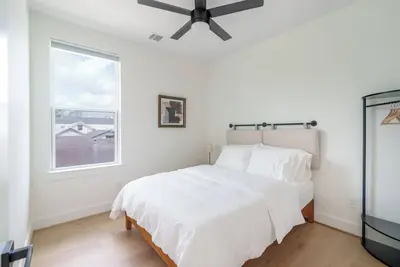 Image de 4br/3. 5ba Home•2Kings•2Queens•2500sf•Wd•Sound System•10min>Dt