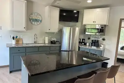 Image de Best spot on Lake Holcombe  - 7br  Lakefront Retreat - Sleeps 28