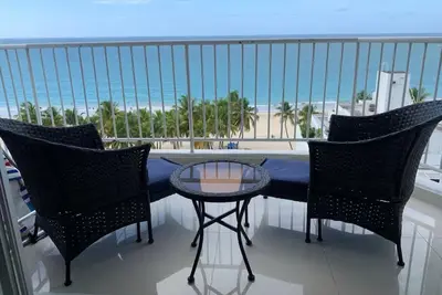 Image de Beautiful beachfront escape to paradise 1-bedroom condo in Isla Verde