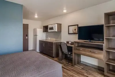 Image de 2 Pet-Friendly Suites with Free Parking Near Frisco Station Mall