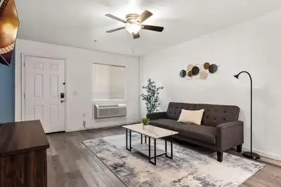 Image de Modern Reno Stay | Near Bars & Shops