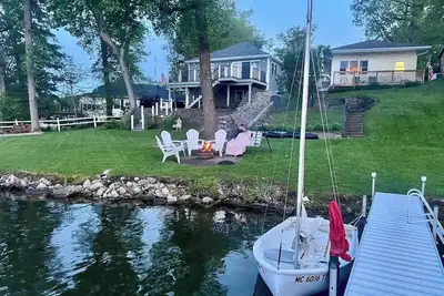 Image de Hillside cottage on Pretty Lake