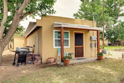 Image de 4 Mi to Rio Grande: Bosque Farms Home w/ Patio!