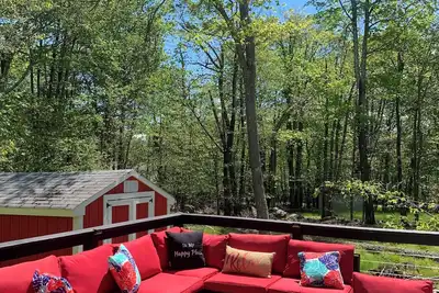 Image de Poconos Winter Retreat: Fireplace, nature, near resorts.