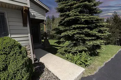 Image de Sr 41 | Snowy Mountain Hideaway – Dog-Friendly & Renovated Winter Retreat