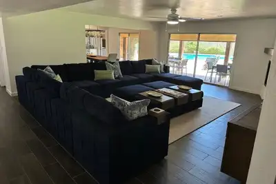 Image de \"Work, Relax, Repeat – Pet-Friendly Paradise Valley Rental w/ Pool & Views\"