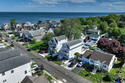 Image de 2 min walk to Wildermere Beach Beautiful 4-bedroom 3. 5 bath Beach house Ac WiFi