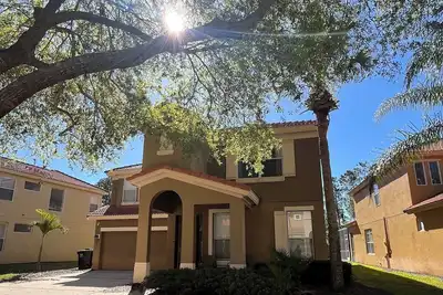 Image de House of Suites-Huge Villa. Conserv views, summer kitchen, S-Facing Deck by Disney