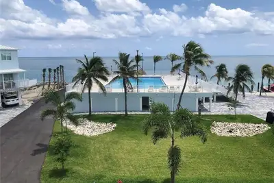 Image de Modern, Oceanfront Views Apartment in Marathon with a pool and a marina