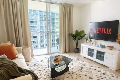 Image de Bayview | High-Floor | Pool+Gym | 10 min Brickell