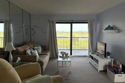 Image de Vacation in Paradise – 1br/1. 5ba Condo on Hutchinson Island, Stuart, Fl