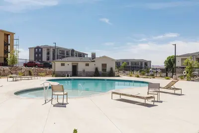 Image de 2-bedroom apartment in peaceful Hurricane. Pool, pickle ball, close to Zion