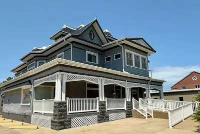 Image de New Listing! Historical Charm! 5-bedroom home ready for your retreat!