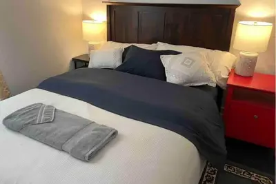 Image de Lovely & Spacious Downtown 2 Bedroom