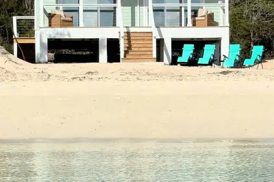 Image de Gorgeous 2-bedroom Beachfront house in Governor's Harbour with Ac, Hi Speed WiFi