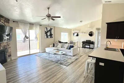 Image de Modern Clean 2Bed 2Bath Condo. Next to Payson Temple, I15, Walmart, and more!