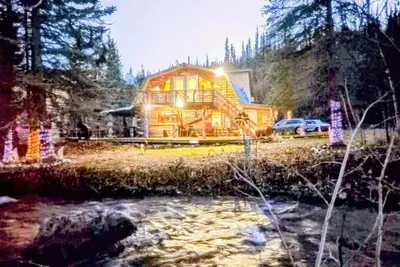 Image de Tonsina Creek Whispers Lodge\n\nwhere the Midnight Sun meet the Northern Lights