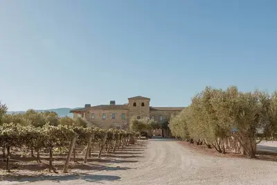 Image de Villa Sunstone & Cottage Invité - Château Privé sur un Vignoble de Santa Ynez
