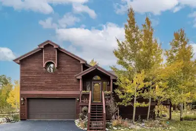 Image de Comfortable Mountain Retreat with Private Hot Tub & Stunning Mt. Royal Views