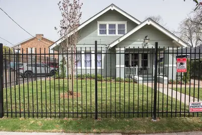 Image de 7br The Athena! Luxury Chef's Kitchen in Montrose ★★★★★