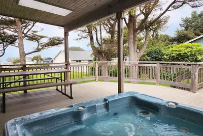 Image de Yachats Home! Walk to Everything! Hot Tub!