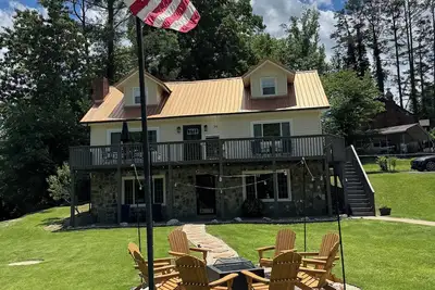 Image de Spacious 4-bedroom house with all the extra amenities you’re looking for!