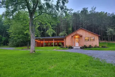 Image de Charming 2-bedroom cabin in Rydal, close to Buc-ee's! Outside shower!