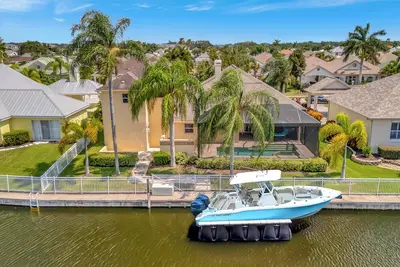 Image de Sunset Waterfront Paradise. Heated Saltwater Pool, Boat Dock. Beach Gear, Bbq.