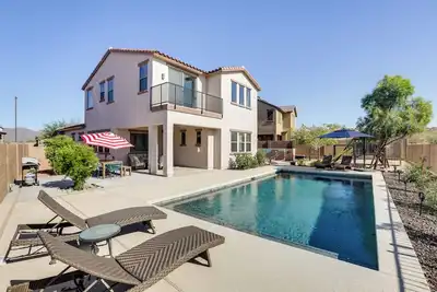 Image de Mountain View Desert Retreat with 5 Bedrooms! Heated Saltwater Pool - Estrella