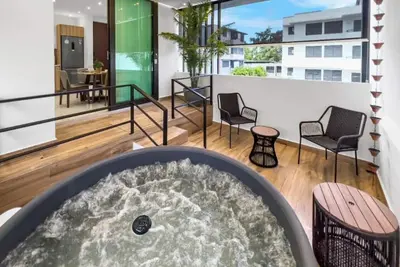 Image de Hyde Park #6 | Couples Retreat Apt W/ Jacuzzi