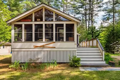 Image de Charming mountain chalet with a hot tub, fire pit, and room for the whole family
