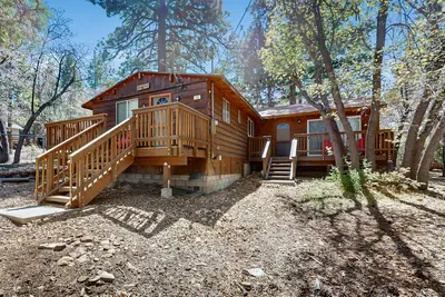Image de Charming Dog Friendly Cabin w/Cable, WiFi, & Central A/C - Close to Lake & Town