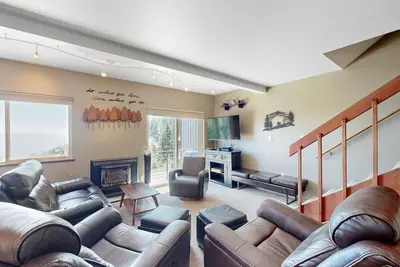 Image de Cozy mountain condo with beautiful ski view - Ski In/Ski Out