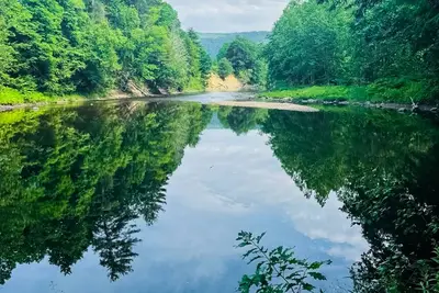 Image de Peaceful riverfront house, dog-friendly, woodstove, decks, bbq, firepit, dock