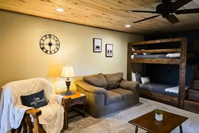 Image de Cozy apartment with full kitchen, patio, grill & convenient location