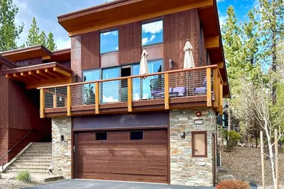 Image de Dog-friendly mountain home with fireplace, and scenic views