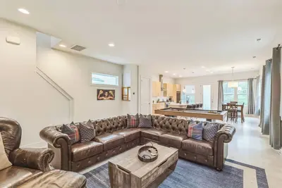 Image de Spacious 3br, King Suite w Pool Table - Mins to NoDa & Uptown