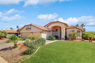 Image de Large elegant home w/ private pool, yard, & pool table - near Cardinal Stadium