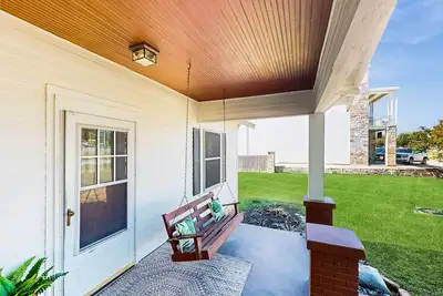 Image de Charming house with porch, full kitchen, located in the historic downtown Buda