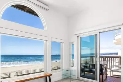 Image de 3 Bedroom Rio Del Mar Home - Steps to Beach!