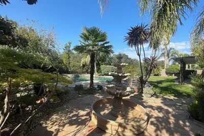 Image de Sprawling Home - Great Location, Large Yard & Pool-Gated and backed to trails.