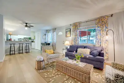 Image de 1 Mi to Reno-Sparks: Family Retreat w/ Fireplace!