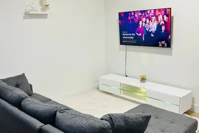 Image de 2-Bed, w/ In-Unit Washer & Dryer, Cozy Living, 1-2 Min Drive to Anthony Henday!