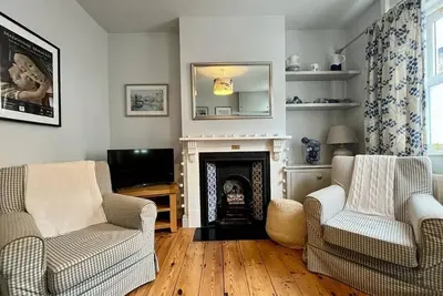 Image de Victorian Home with Courtyard, Off-Site Parking