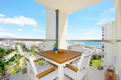 Image de Appartement élégant avec piscine, climatisation et Wifi, Près de la plage, du port et de la salle de