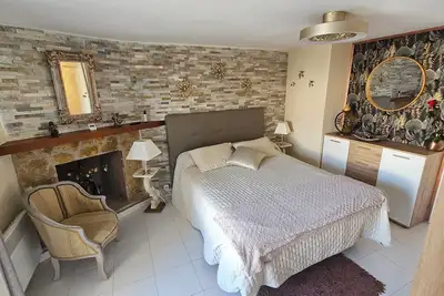 Image de Ce logement familial se situe sur une propriété de 1 300 m2.