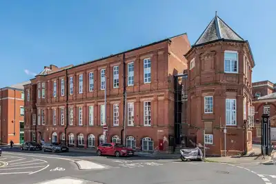 Image de Central 2-Bed Flat – Walk to All Transport Links