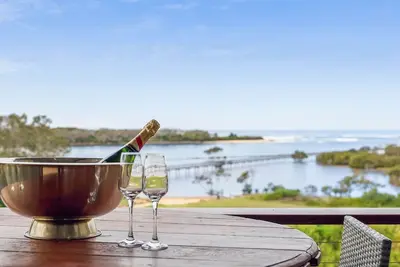 Image de Urunga Magic - Spacious 3-bedroom home with elevated views to catch the summer breez