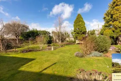 Edinburgh City- Luxury period villa -modern living, private gardens & hot-tub!